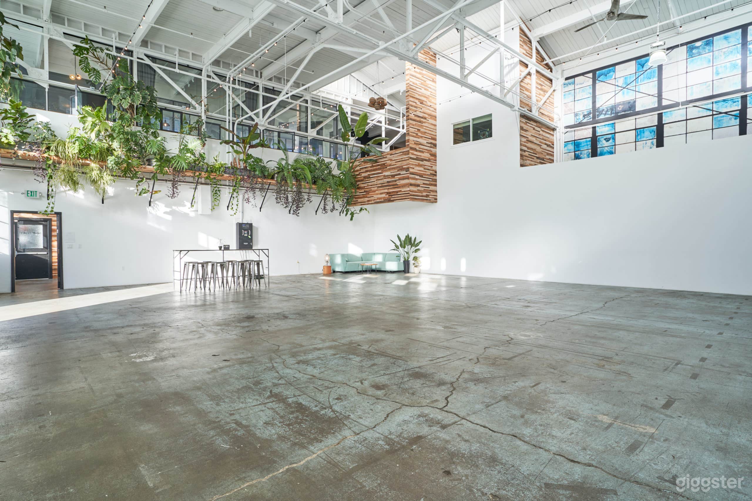 Studio 4 - 2,000-square-foot open photo and video studio  Photo 1