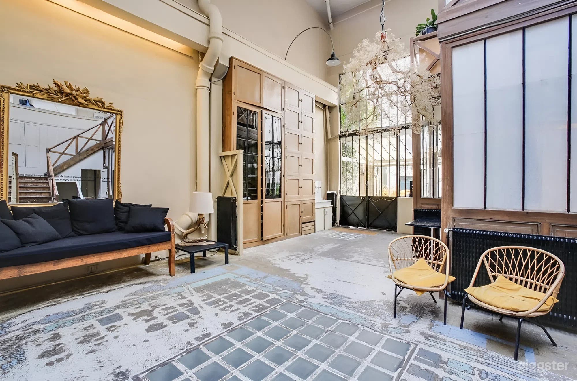 Atelier chic et industriel sous verrière à Paris Photo 1