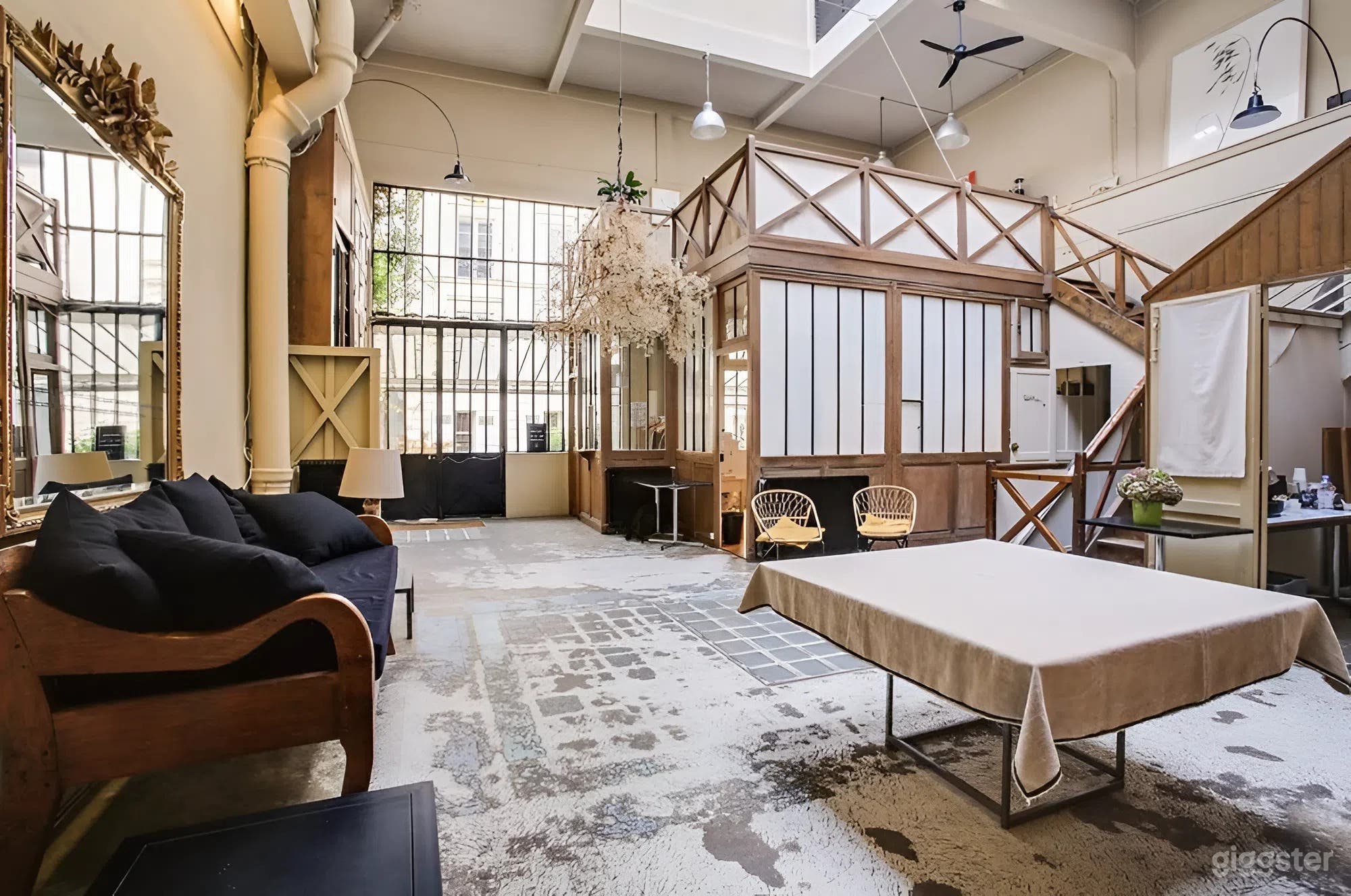 Atelier chic et industriel sous verrière à Paris Photo 3