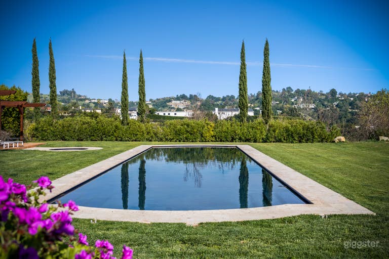  LUXURIOUS OASIS: BENEDICT CANYON'S CINEMATIC GEM 