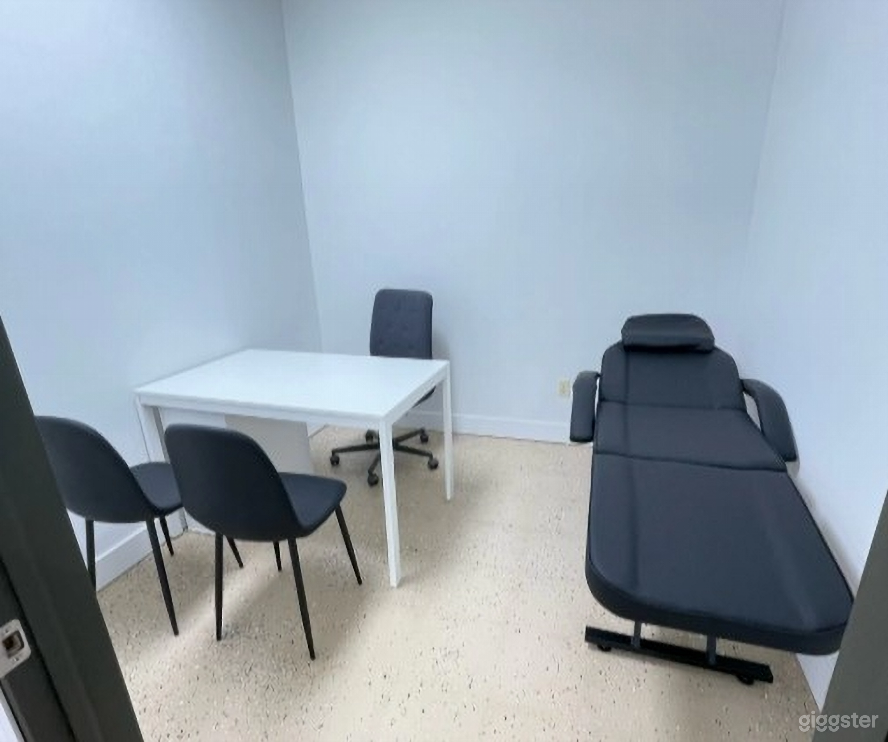 Modern Medical Treatment Room Photo 2