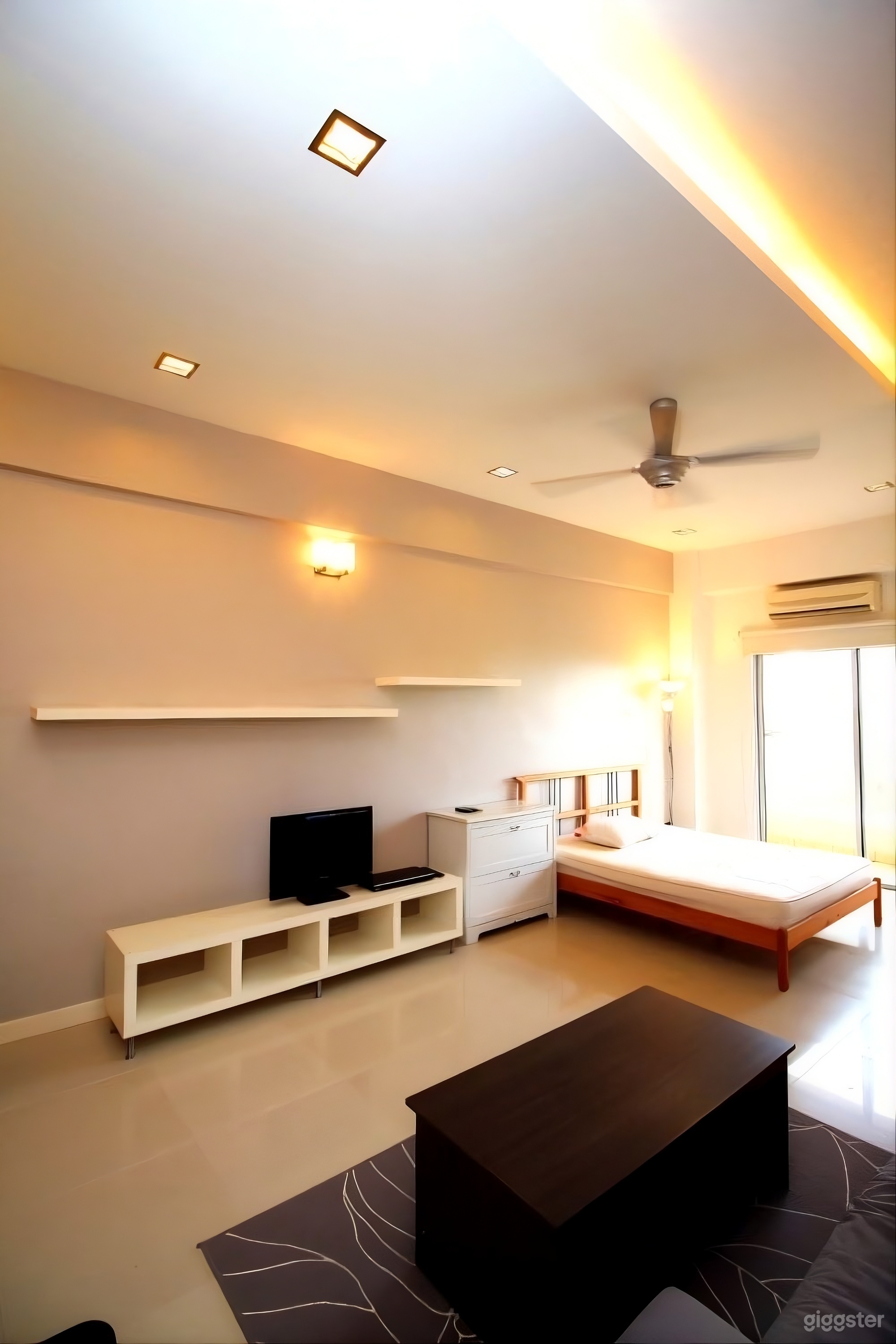 Cozy place with warm lights Photo 1