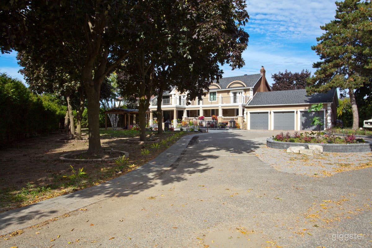 Huge Private Yard only 40 mins East from Toronto!  Photo 4