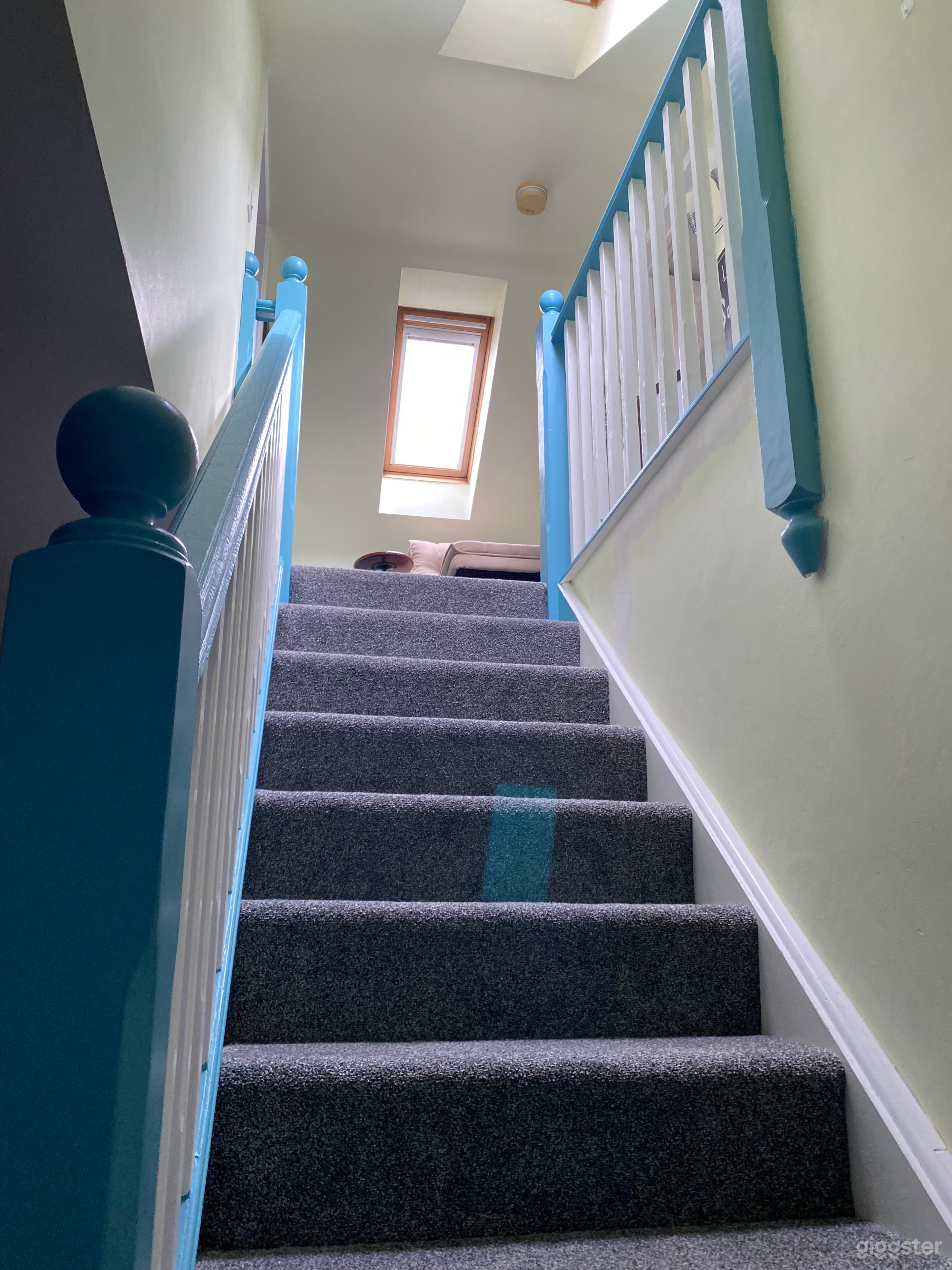 5 bed 2 bath with pond Photo 2