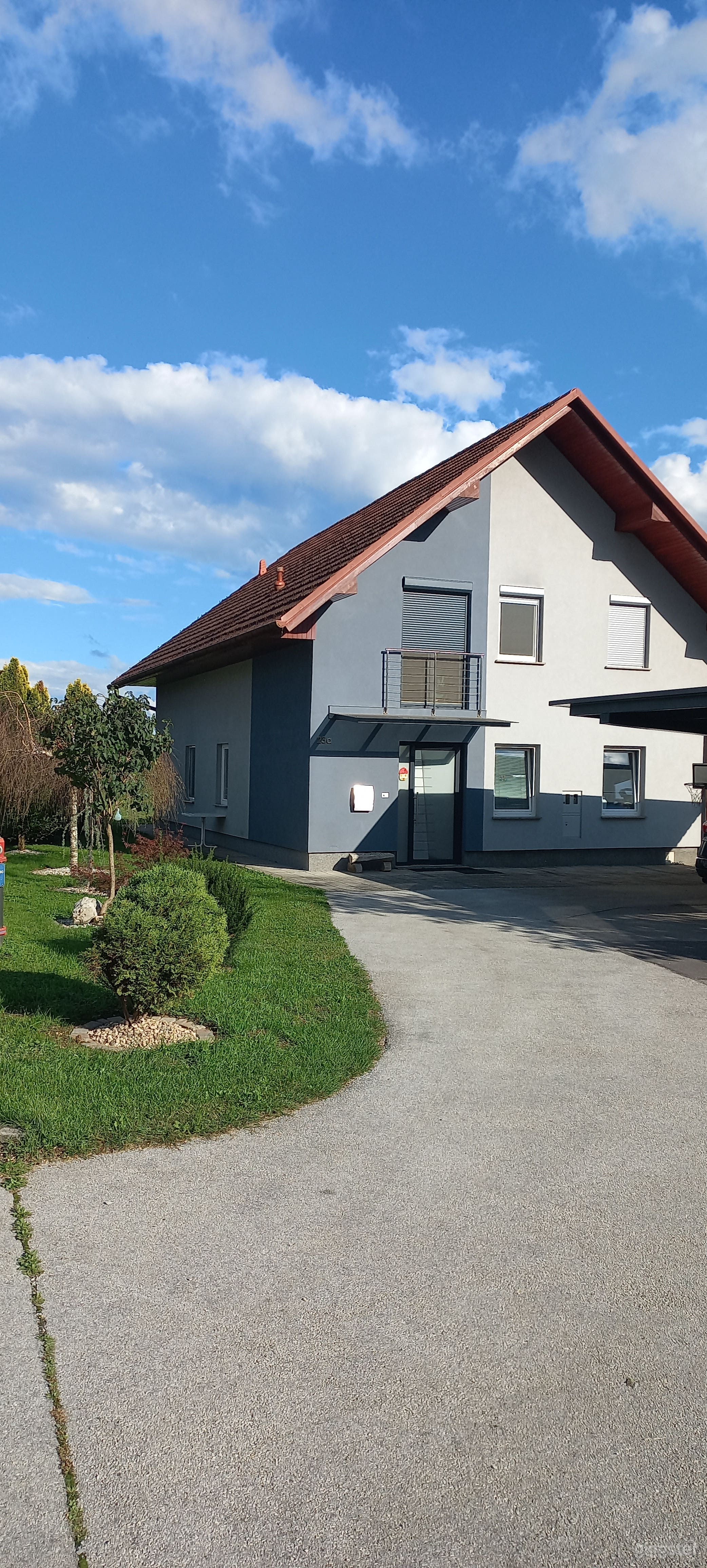 Spacious Family House with Garden Photo 1