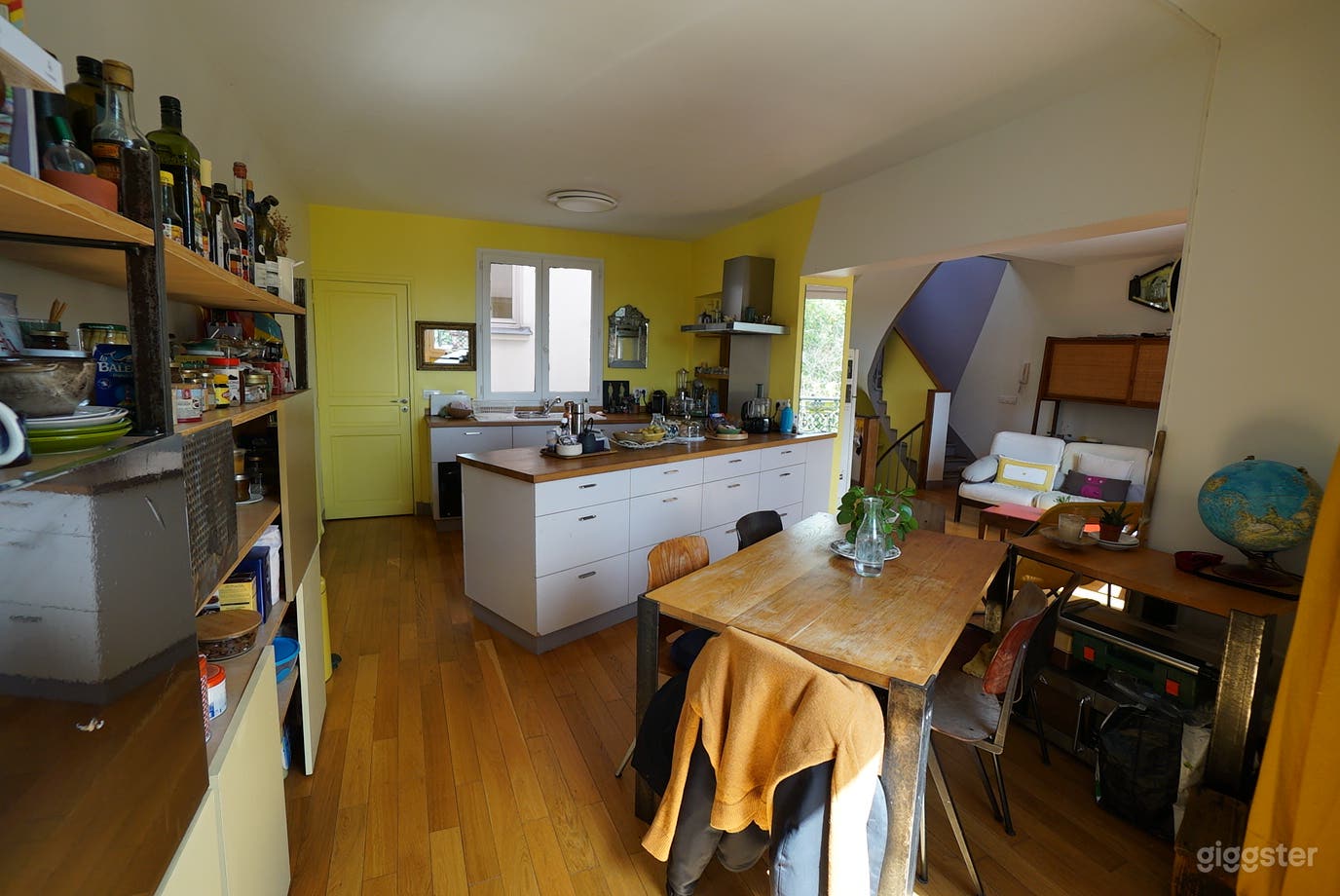 Photo de Appartement-maison joyeux de 5 pièces avec vue sur tout Paris ! 2