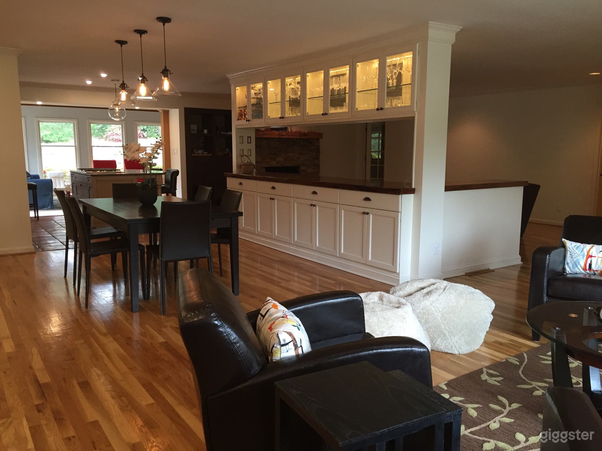 Warm and Inviting Zen Indoor/ Outdoor Living  Photo 4