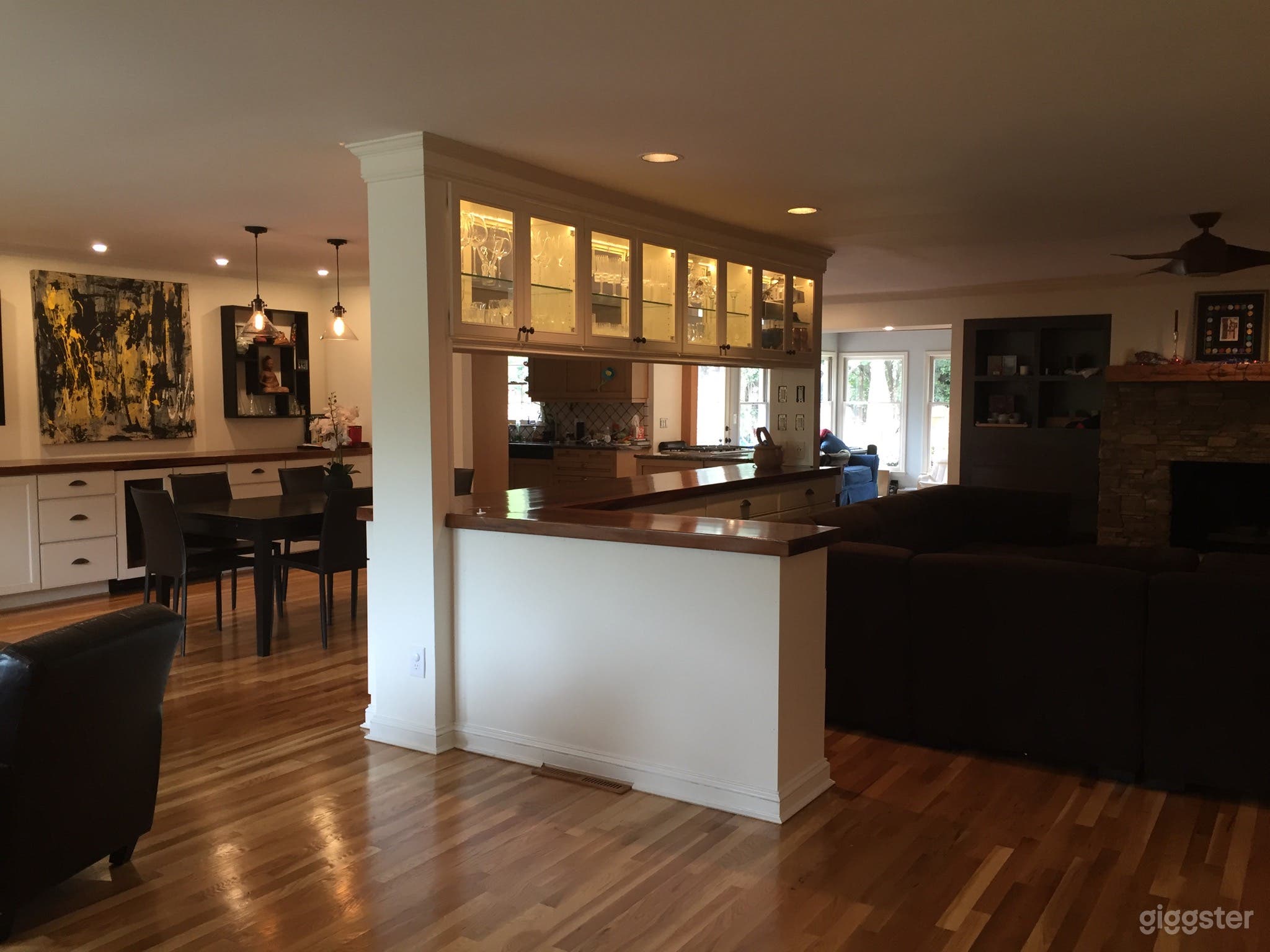 Warm and Inviting Zen Indoor/ Outdoor Living  Photo 3