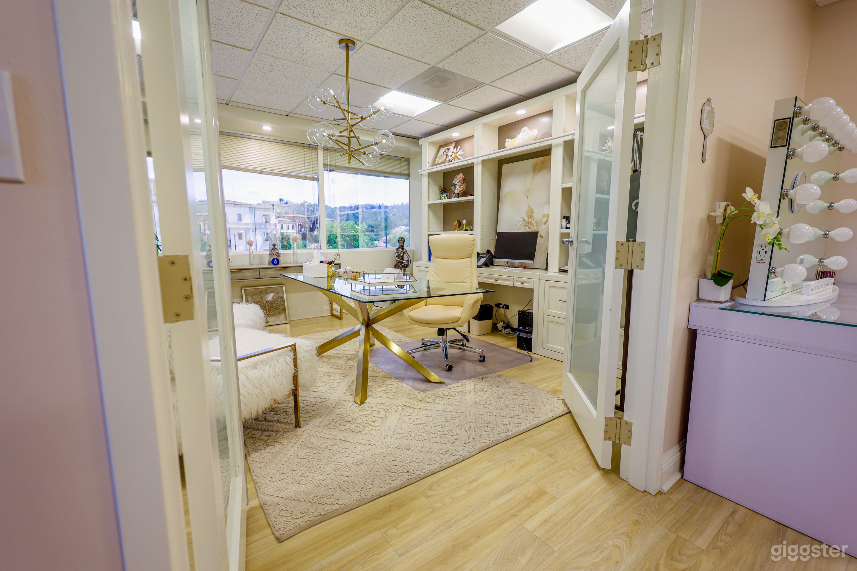 Elegantes Medispa- & Dermatologie-Büro Foto 4