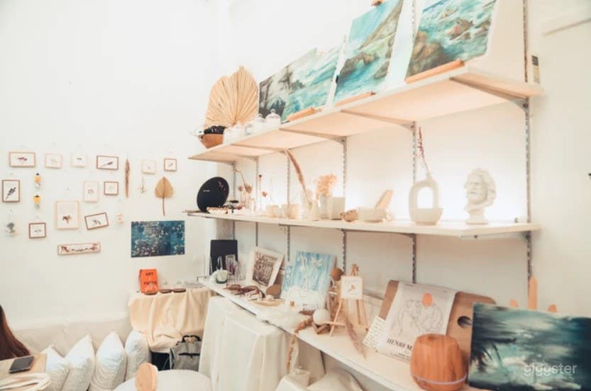 Cozy Private Art Jamming Studio Photo 1