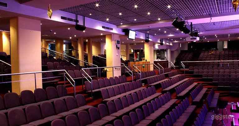  Centro de Conferencias Popular (EXCLUSIVO) 