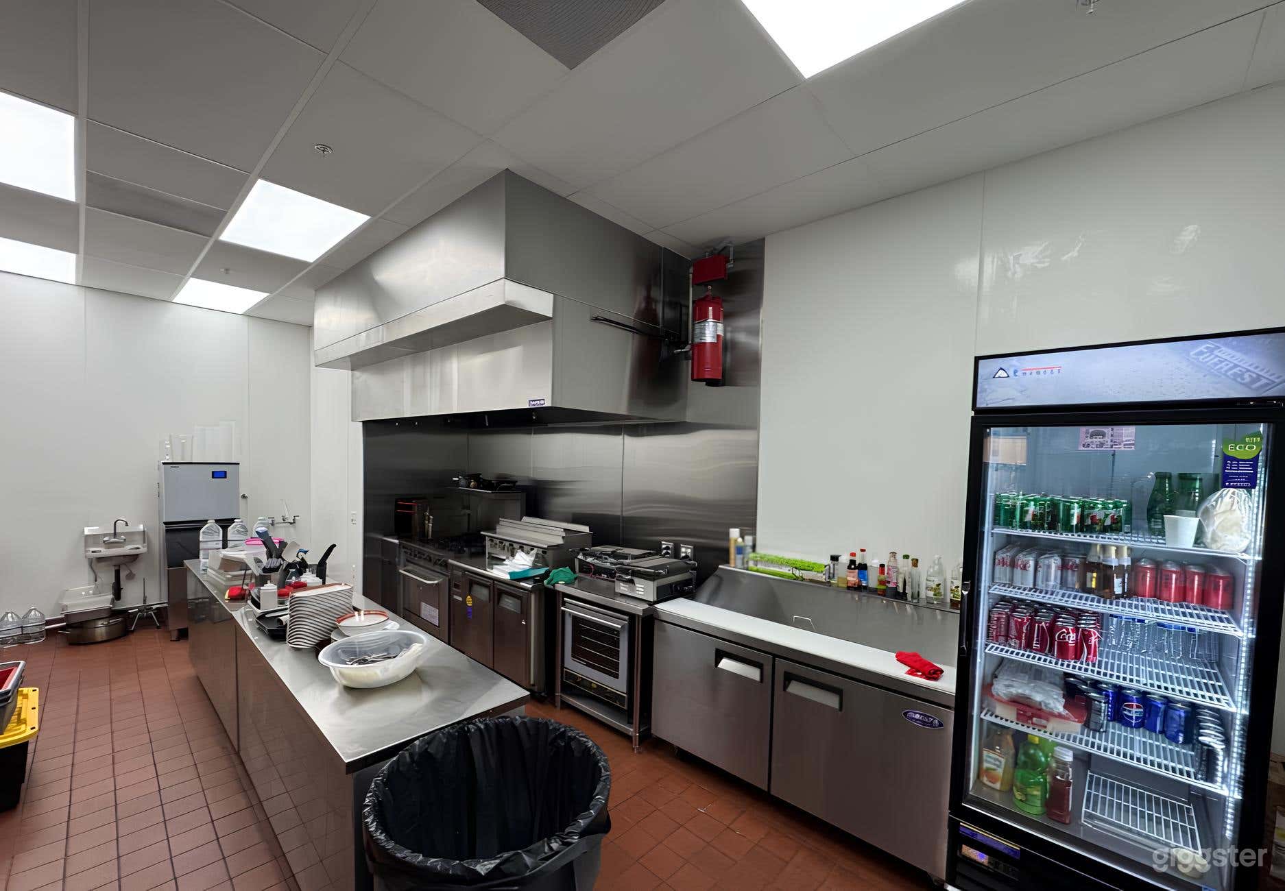 Stunning and Fully Equipped Industrial Kitchen Photo 4