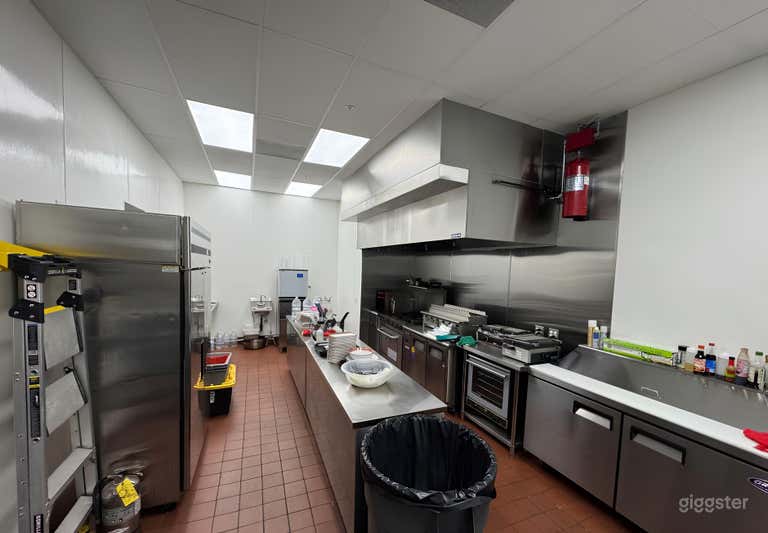  Stunning and Fully Equipped Industrial Kitchen 