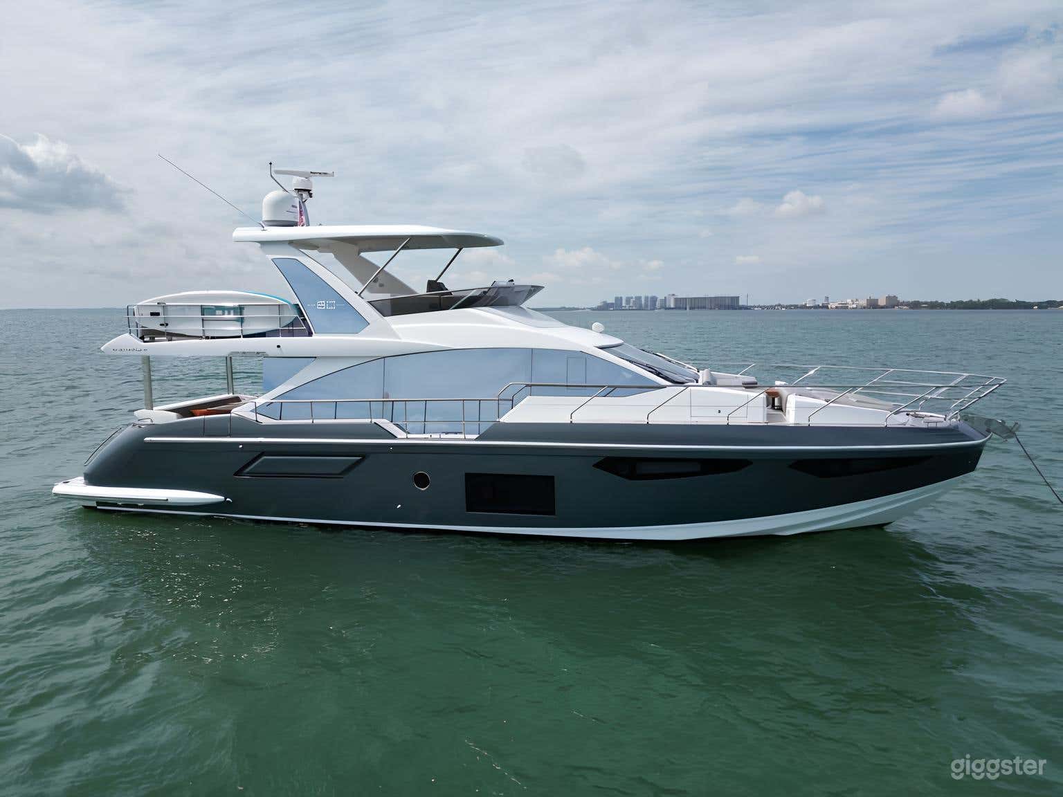 60"Azimut Flybridge Yacht Photo 3