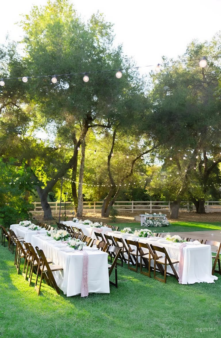  Scenic Farm Estate with Oak Trees and Event Space 