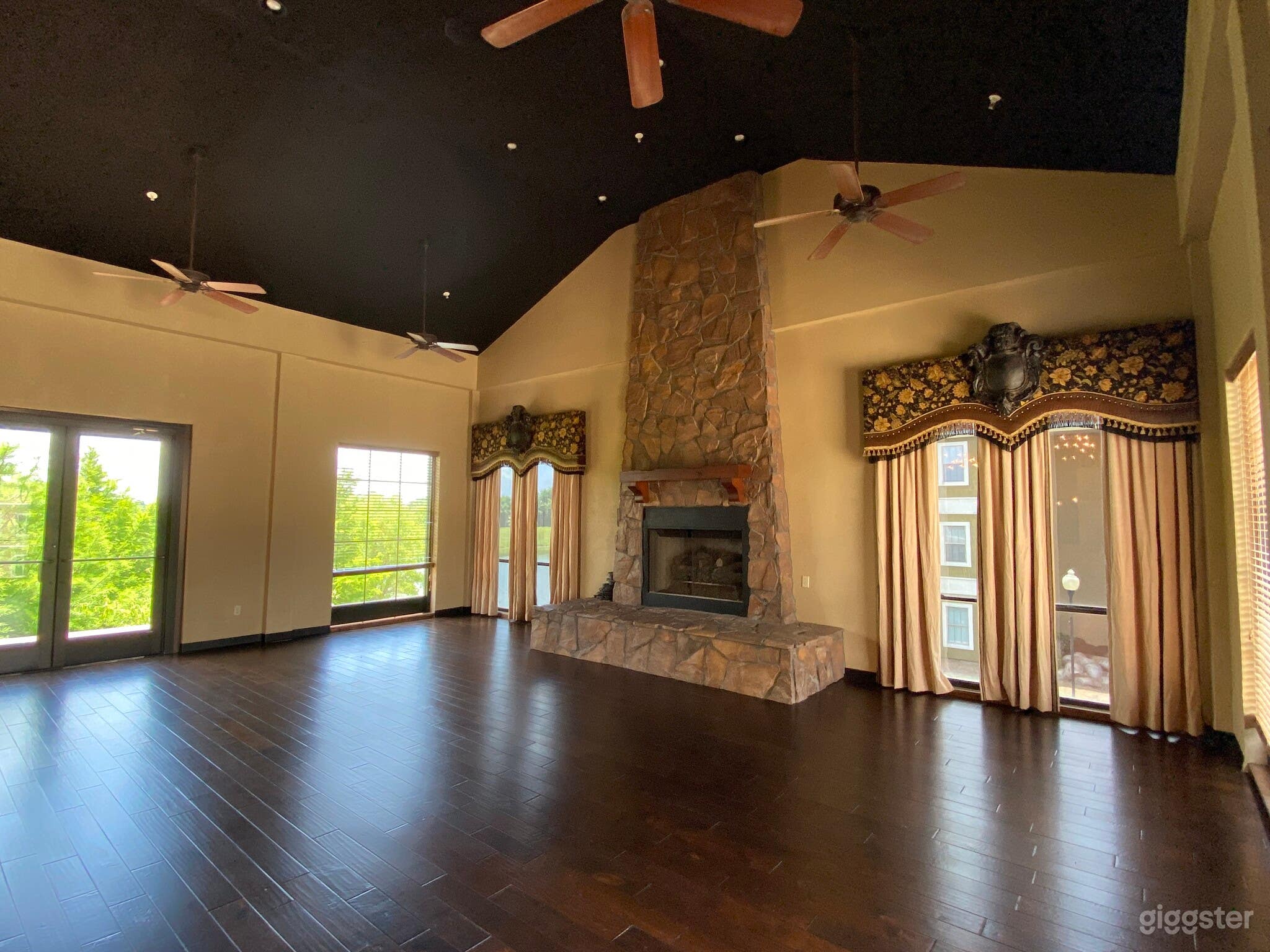  Venecia Luxury Venue of Bossier City Photo 4