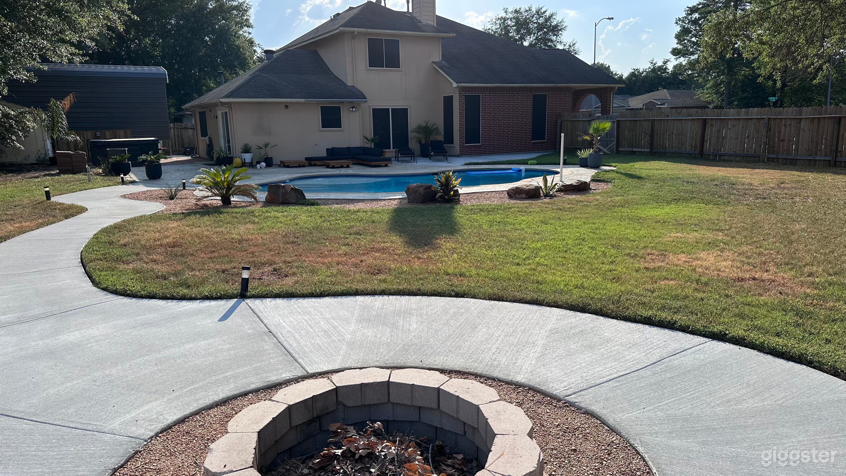 Modern Minimalist House with Outdoor Pool Photo 1