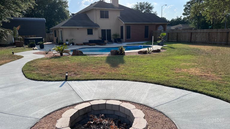  Modern Minimalist House with Outdoor Pool 