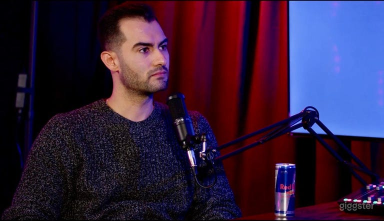  Podcast Recording Studio 