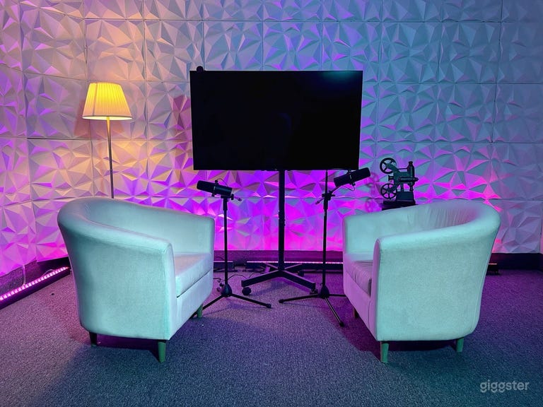  Podcast Recording Studio 