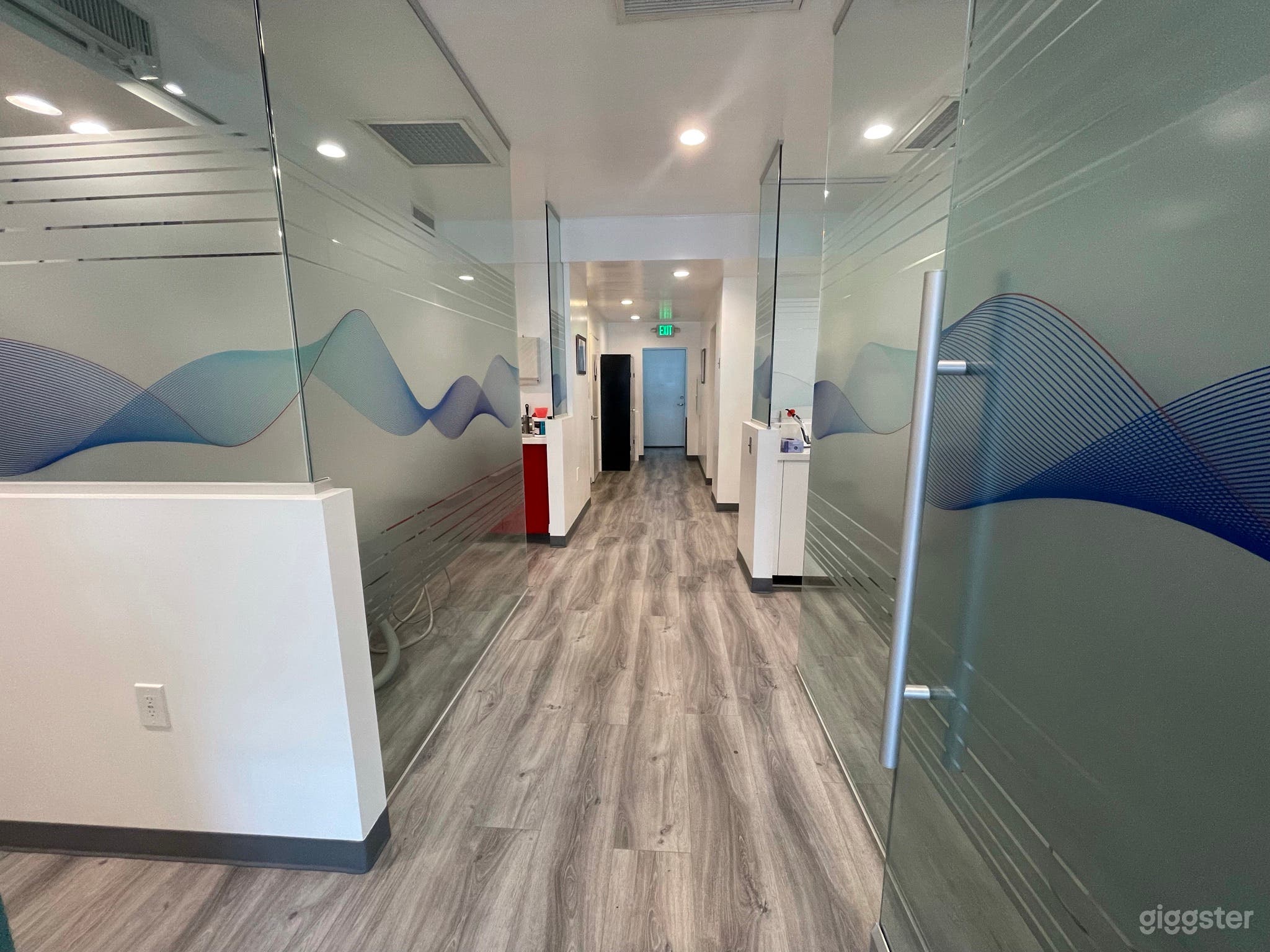 Modern Dental office with exam room Photo 2