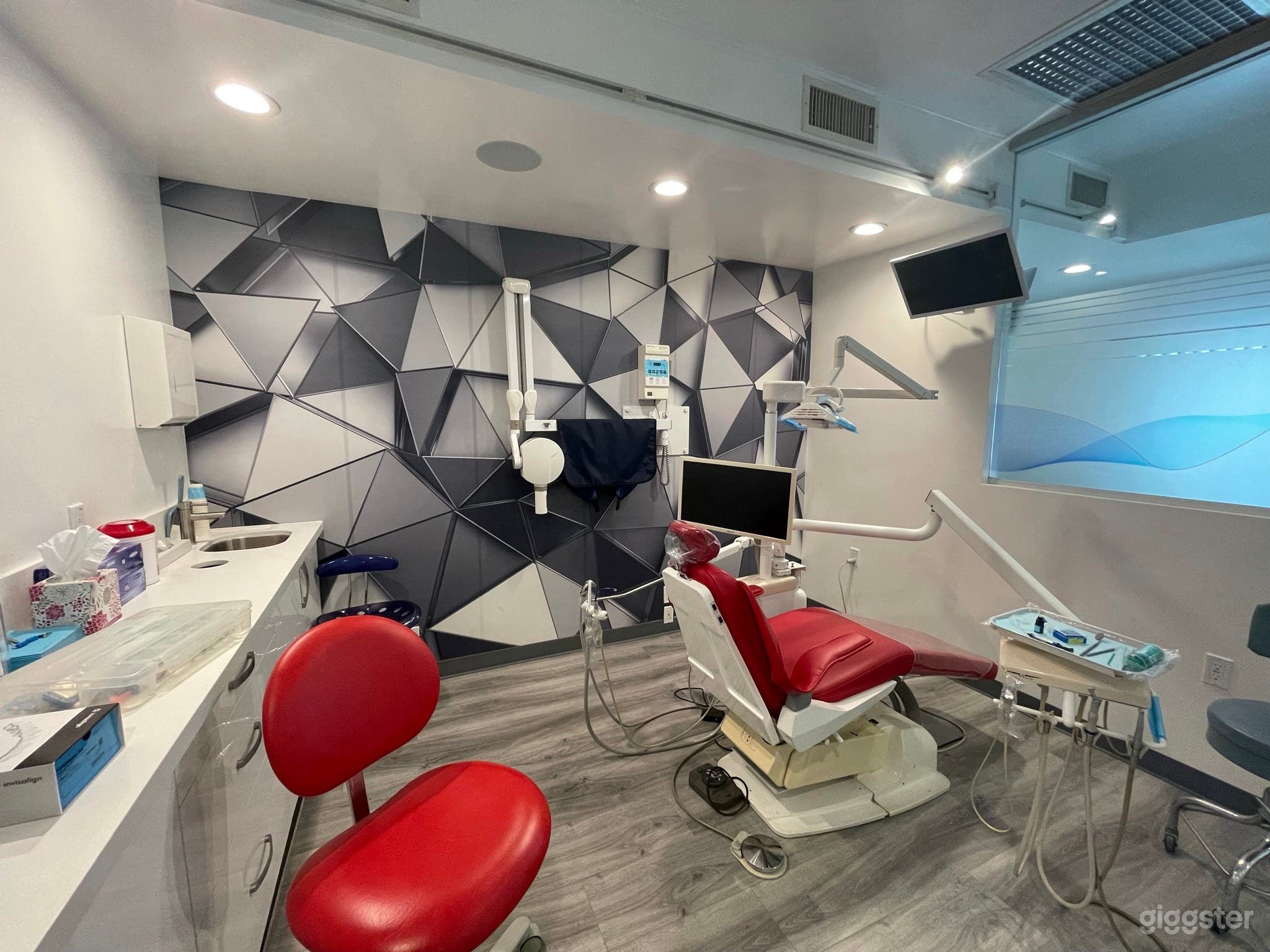 Modern Dental office with exam room Photo 3