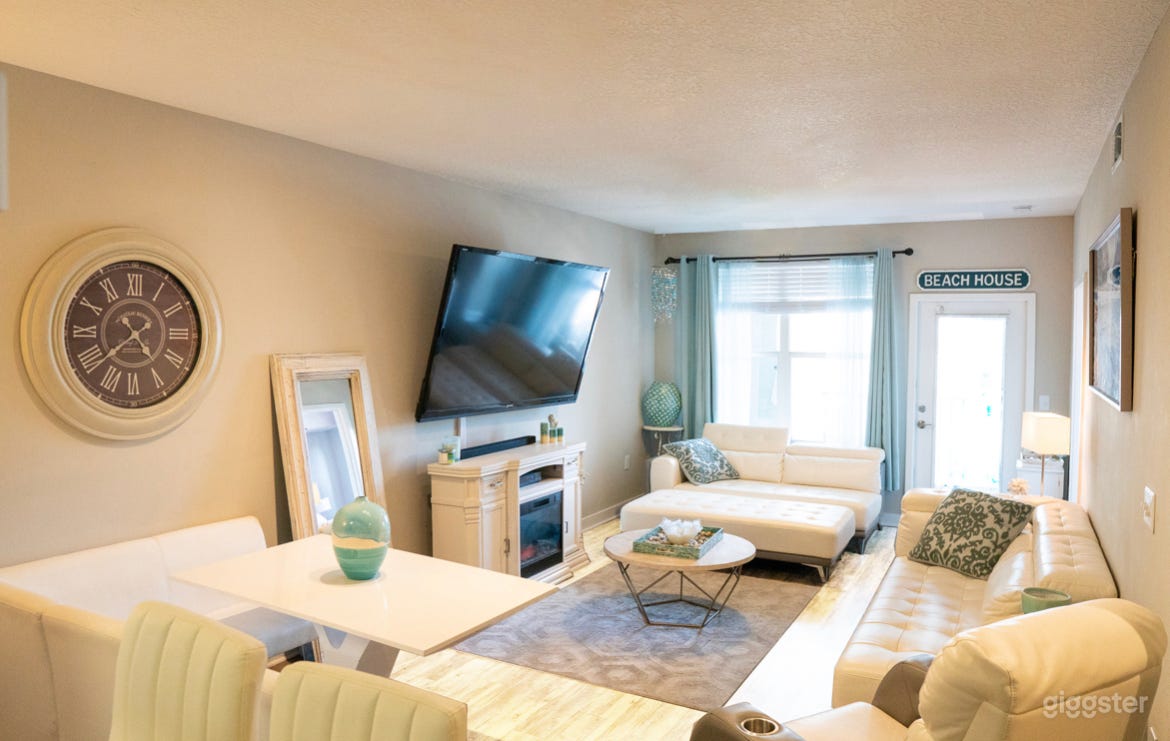 Spacious area with modern decor