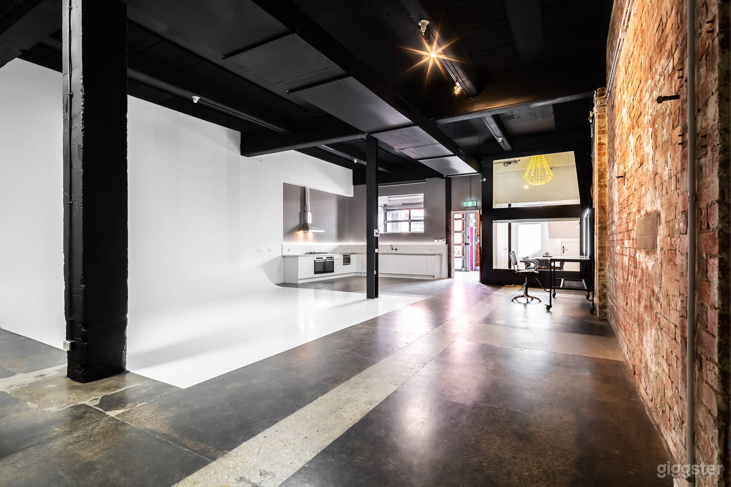 Studio with Green Screen in Footscray Photo 1