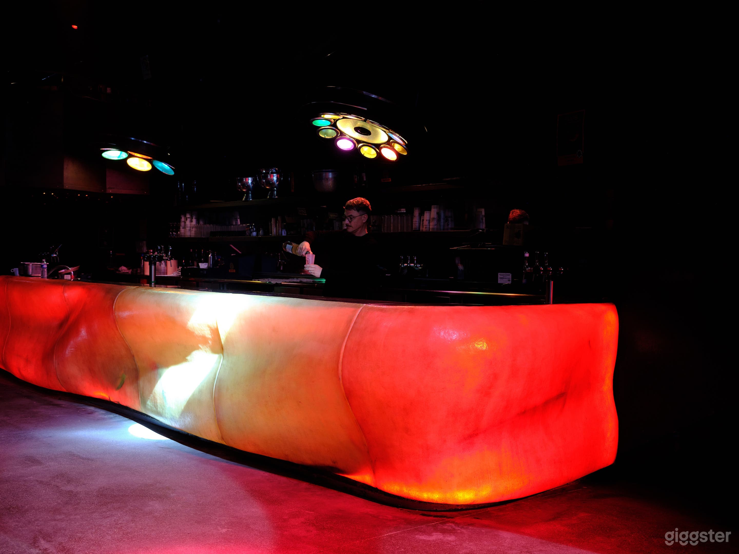 Industrial Concert &amp; Club Space in Central Paris Photo 2