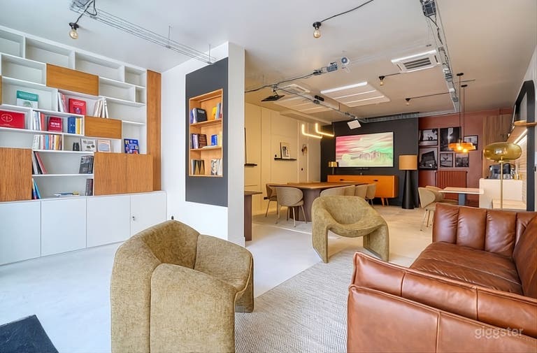  Estudio moderno de reuniones y podcast con espacio lounge 