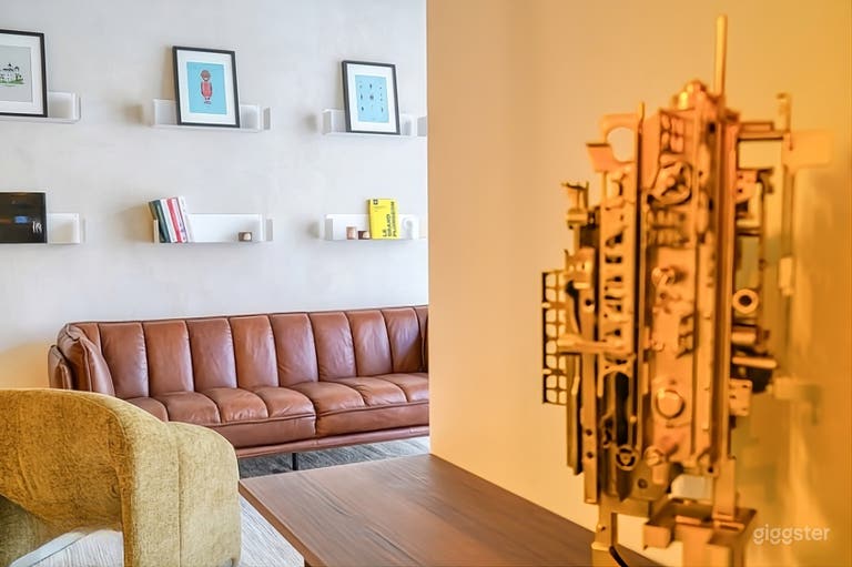  Estudio moderno de reuniones y podcast con espacio lounge 