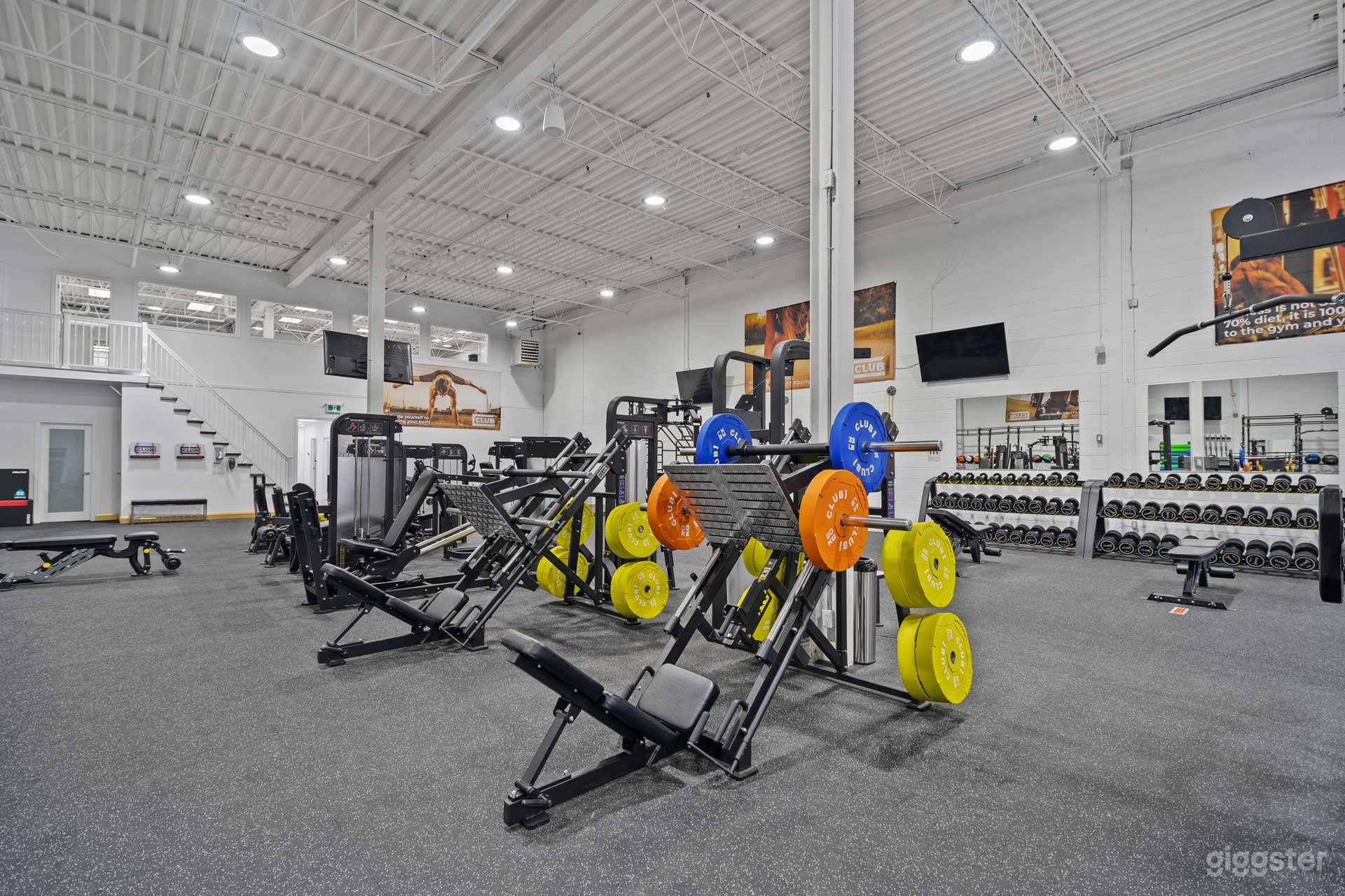 Huge Modern Fitness Gym Photo 1