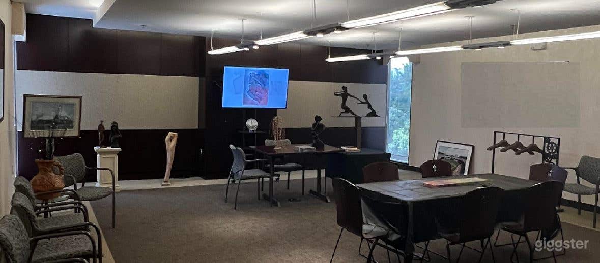 Bright and Wide Second Floor for Celebrations Photo 2