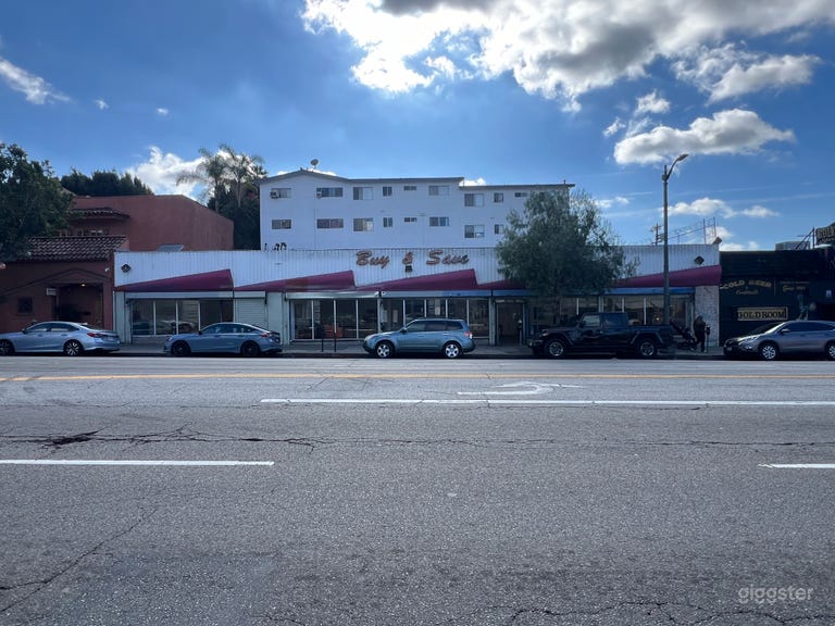  Pop Up next to popular Bars and Restaurants 