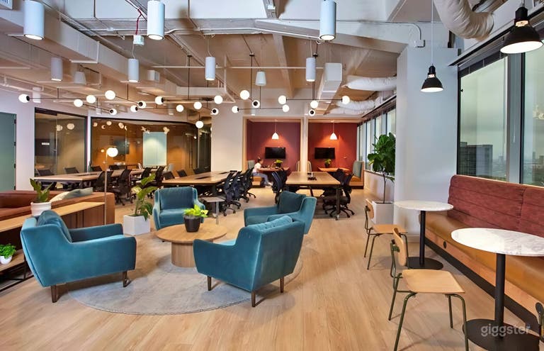  Premium High-Rise Coworking Space with Panoramic City Views in Uptown Houston 