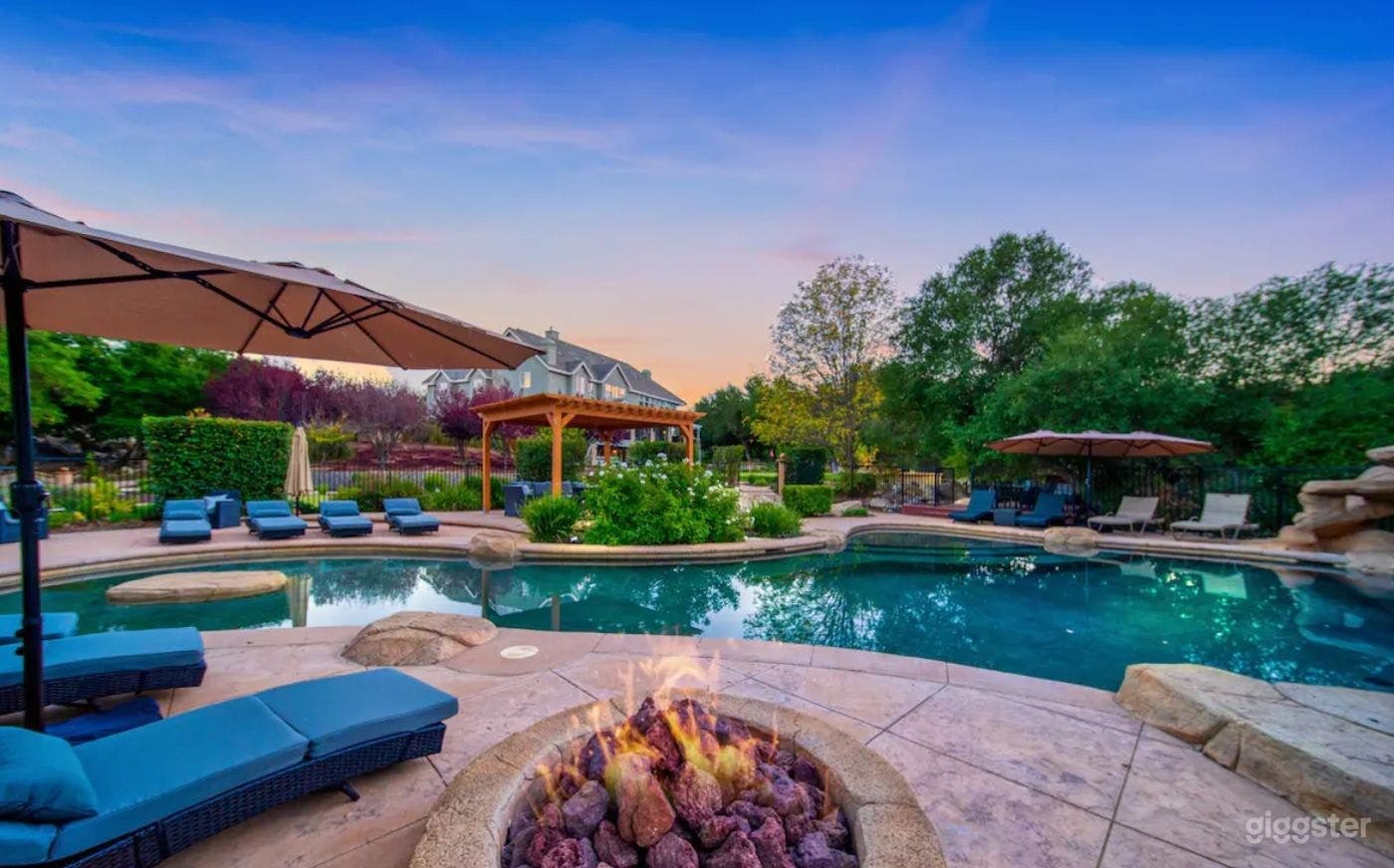 Oak Hollow | Outdoor Pool Photo 1