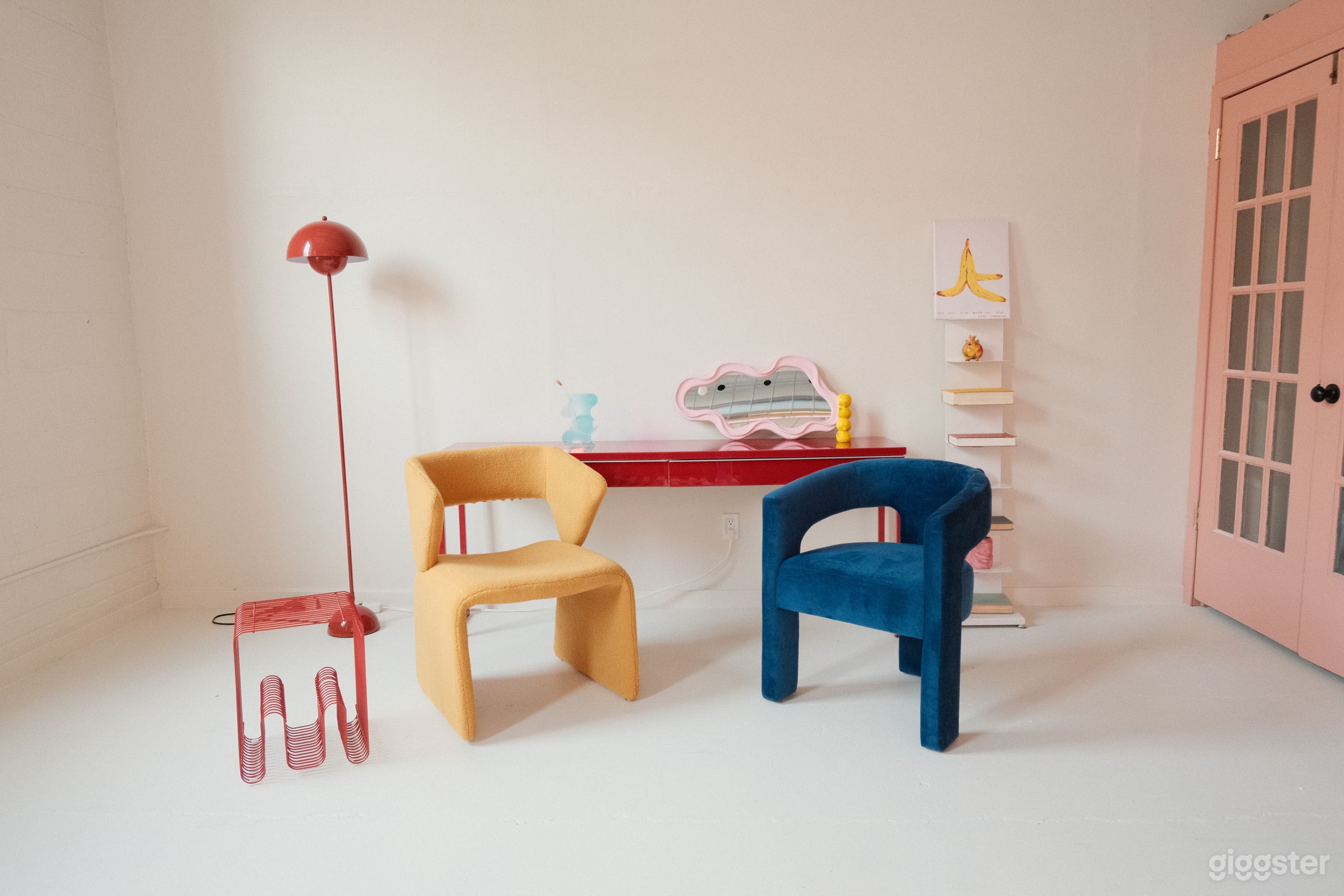 NEW! Bold &amp; Colourful Creative Studio Loft Photo 4