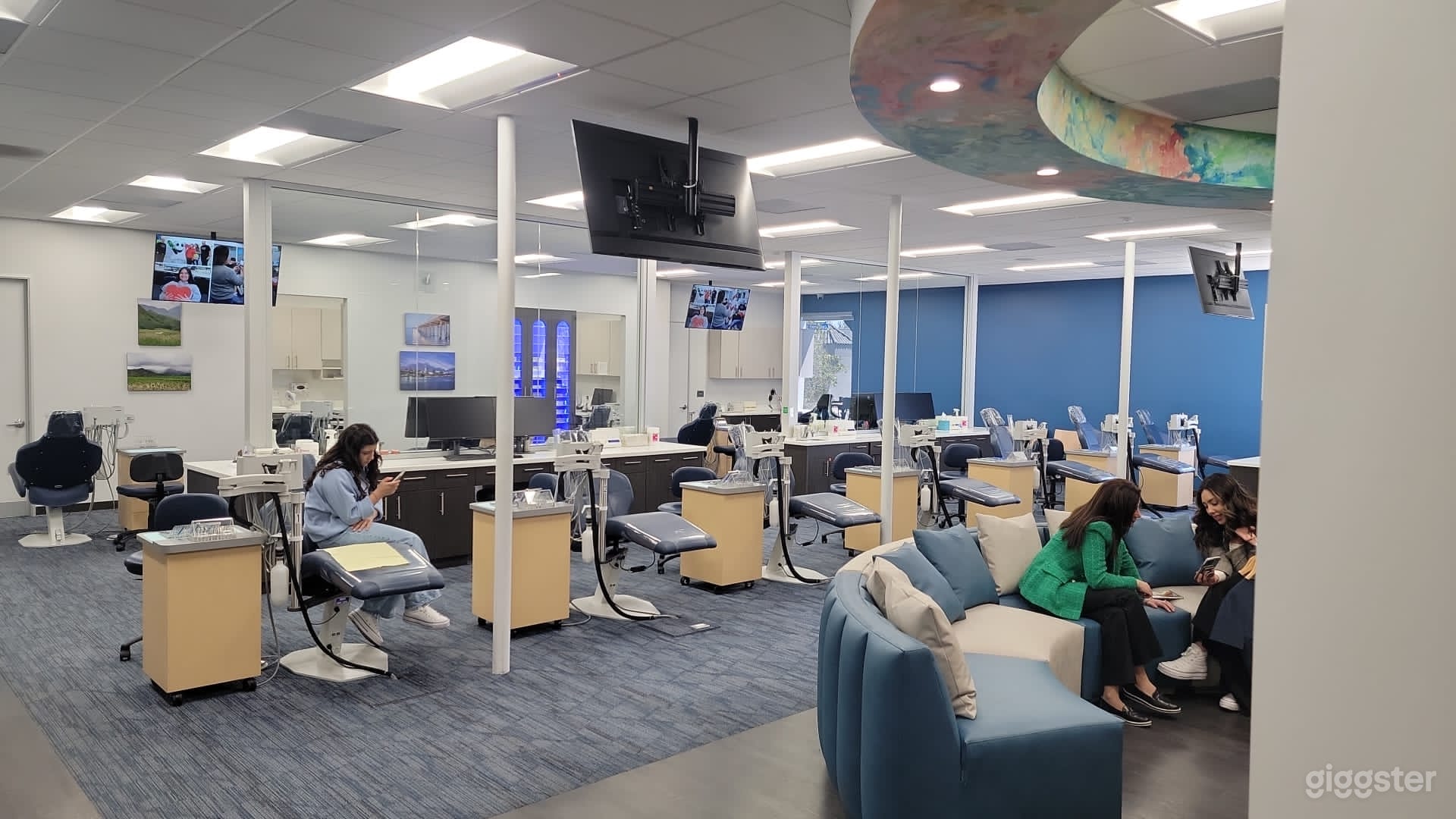 Huge medical center hospital Photo 2