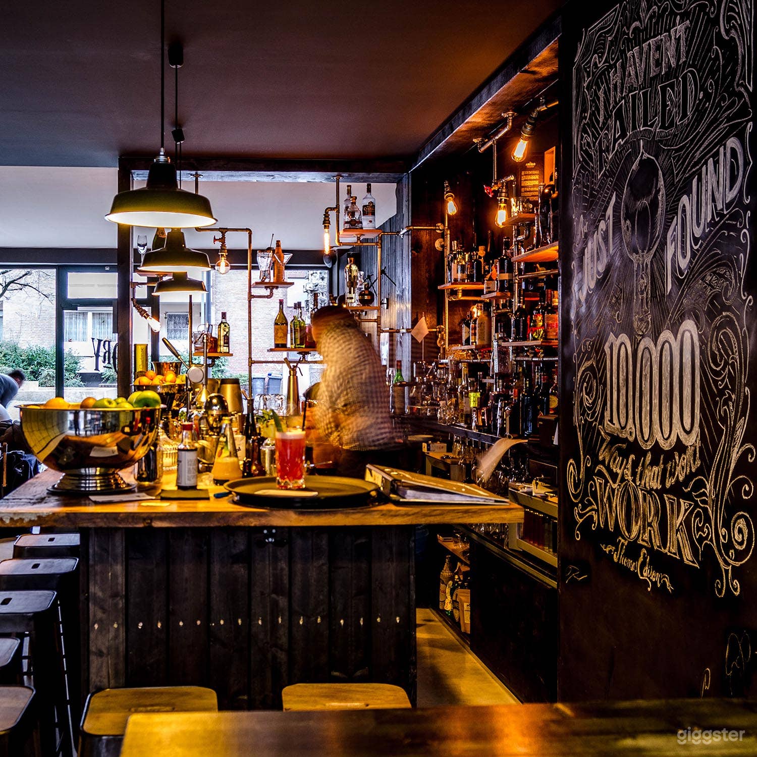 Detailverliebt designte High-Class Cocktailbar Photo 1