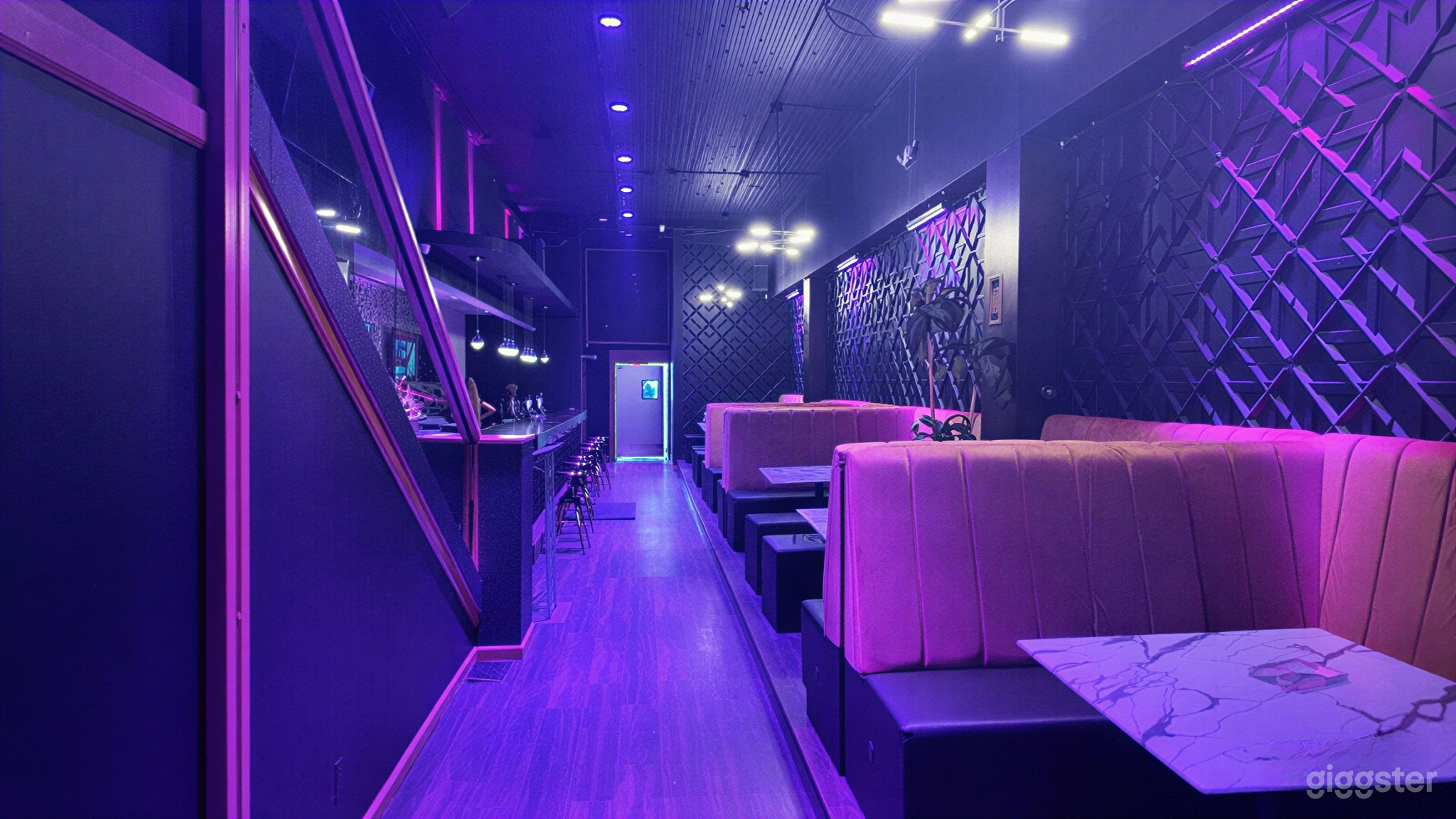 Restaurant with Upstairs Lounge Photo 3