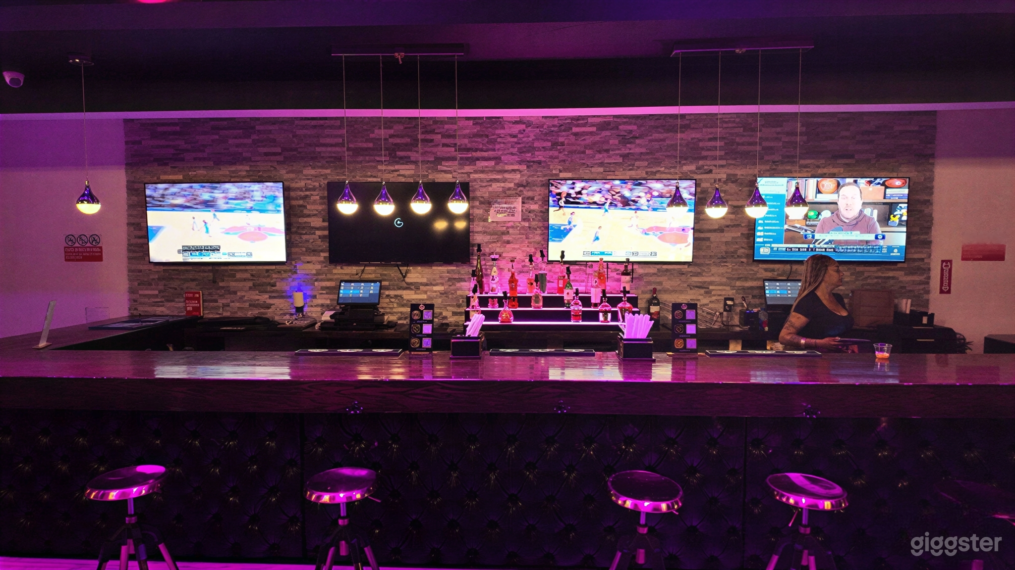 Restaurant with Upstairs Lounge Photo 1