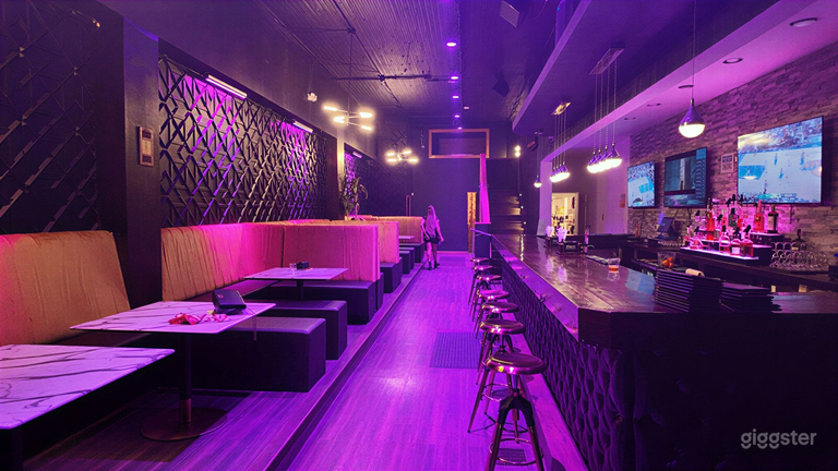  Restaurant Upstairs Lounge 