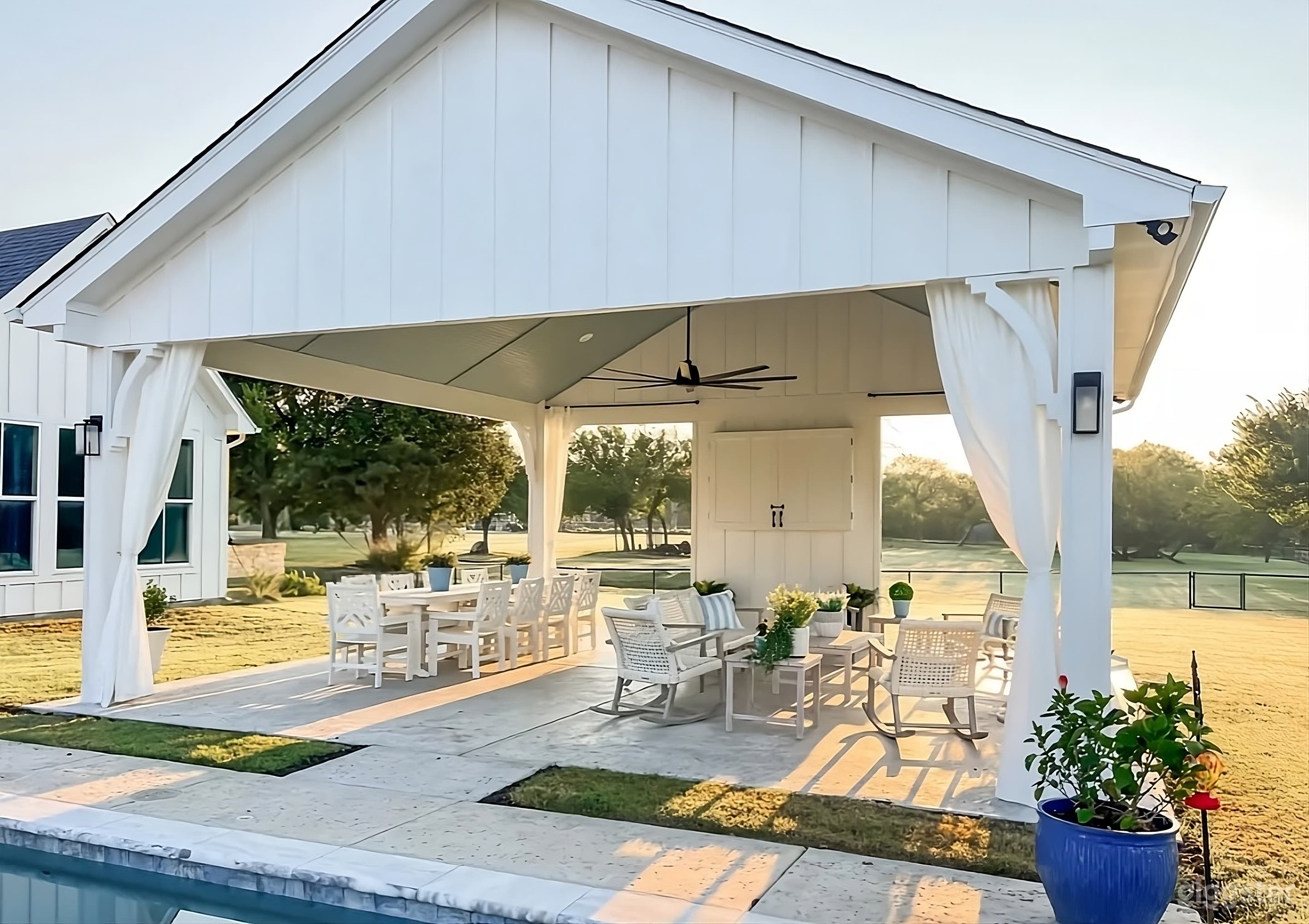 Ultimate Expansive Luxurious Backyard Photo 2