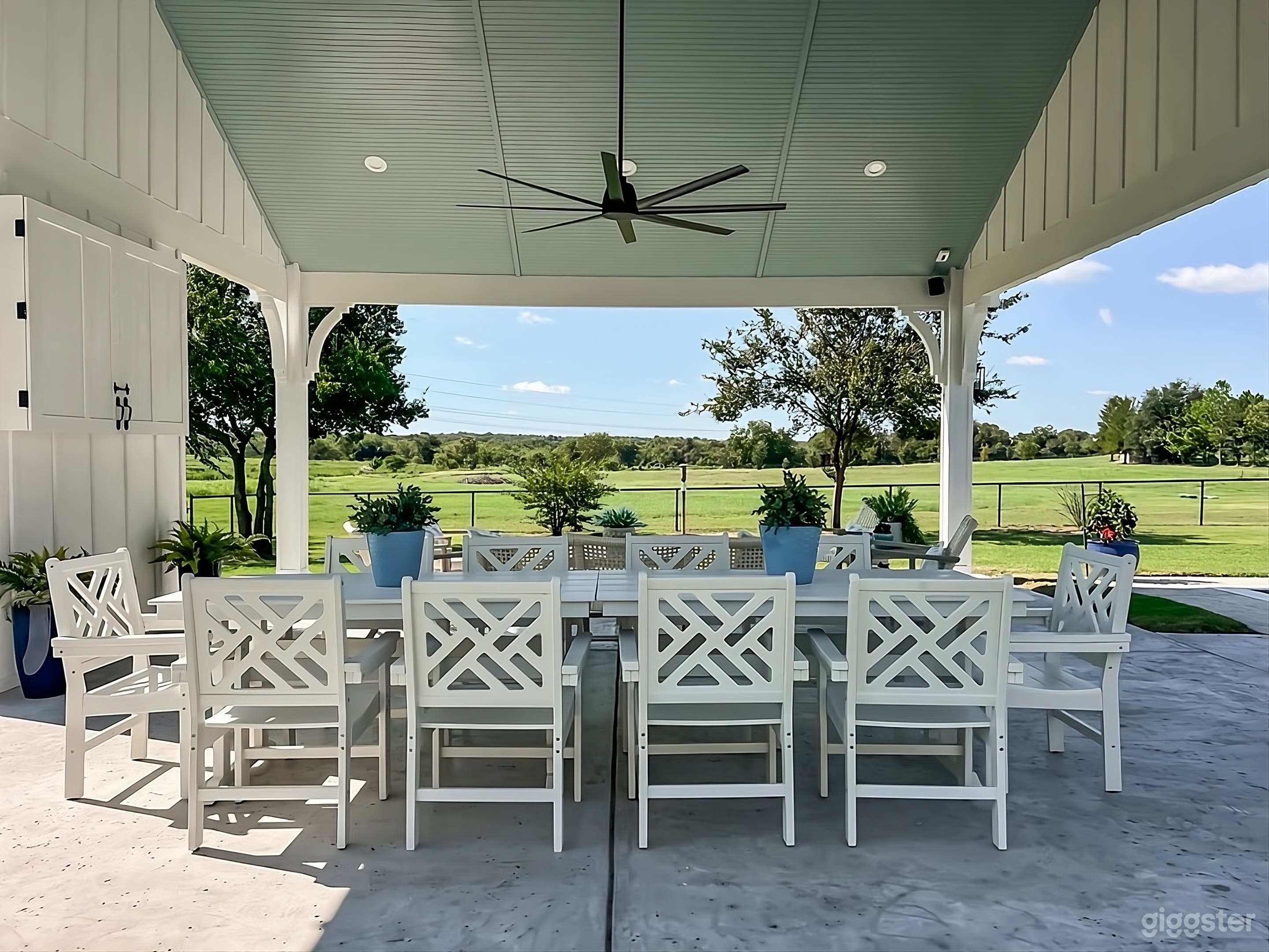 Ultimate Expansive Luxurious Backyard Photo 3