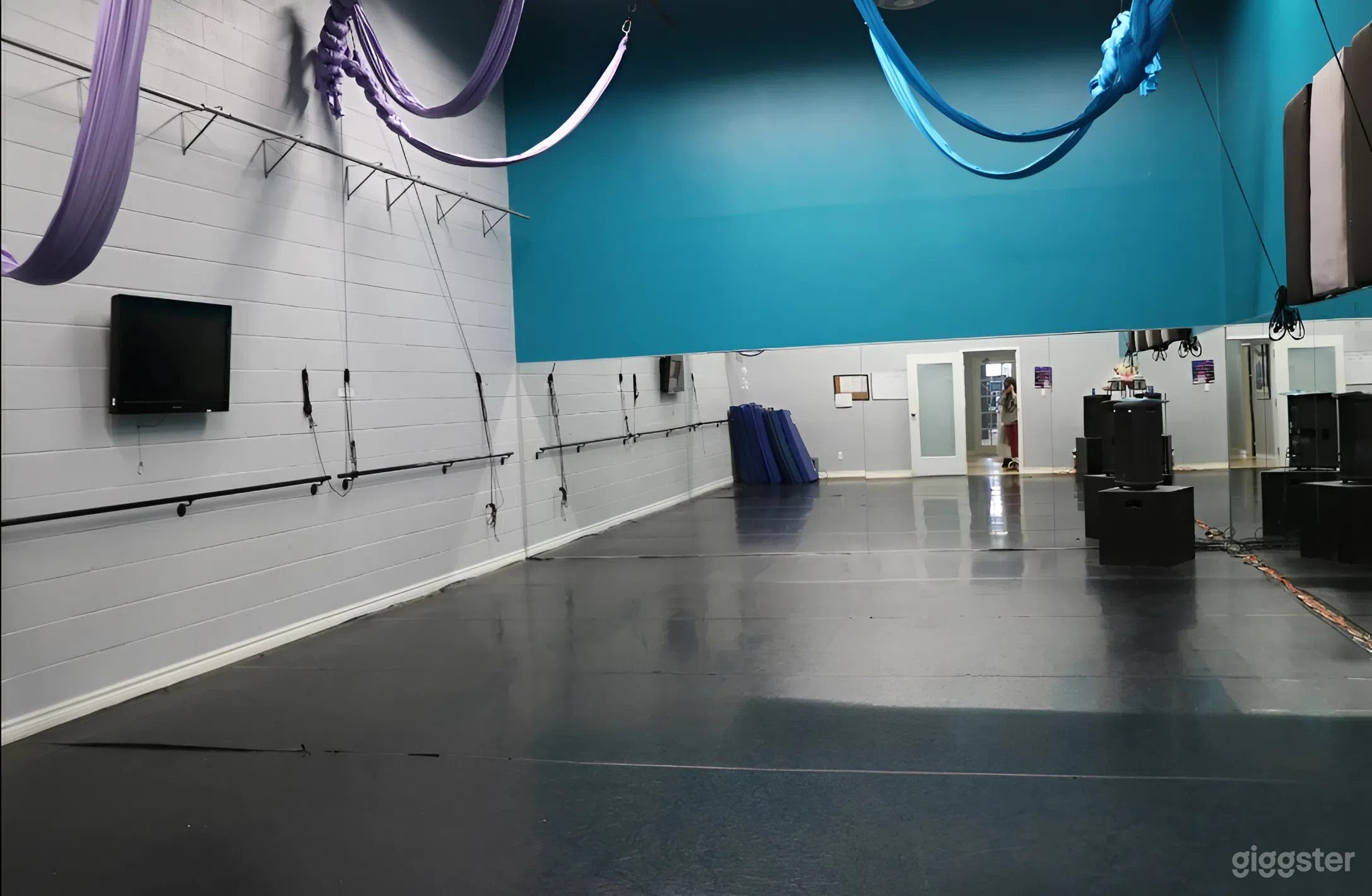 Cozy &amp; Versatile Dance Studio for Classes, Rehearsals, Event Photo 1
