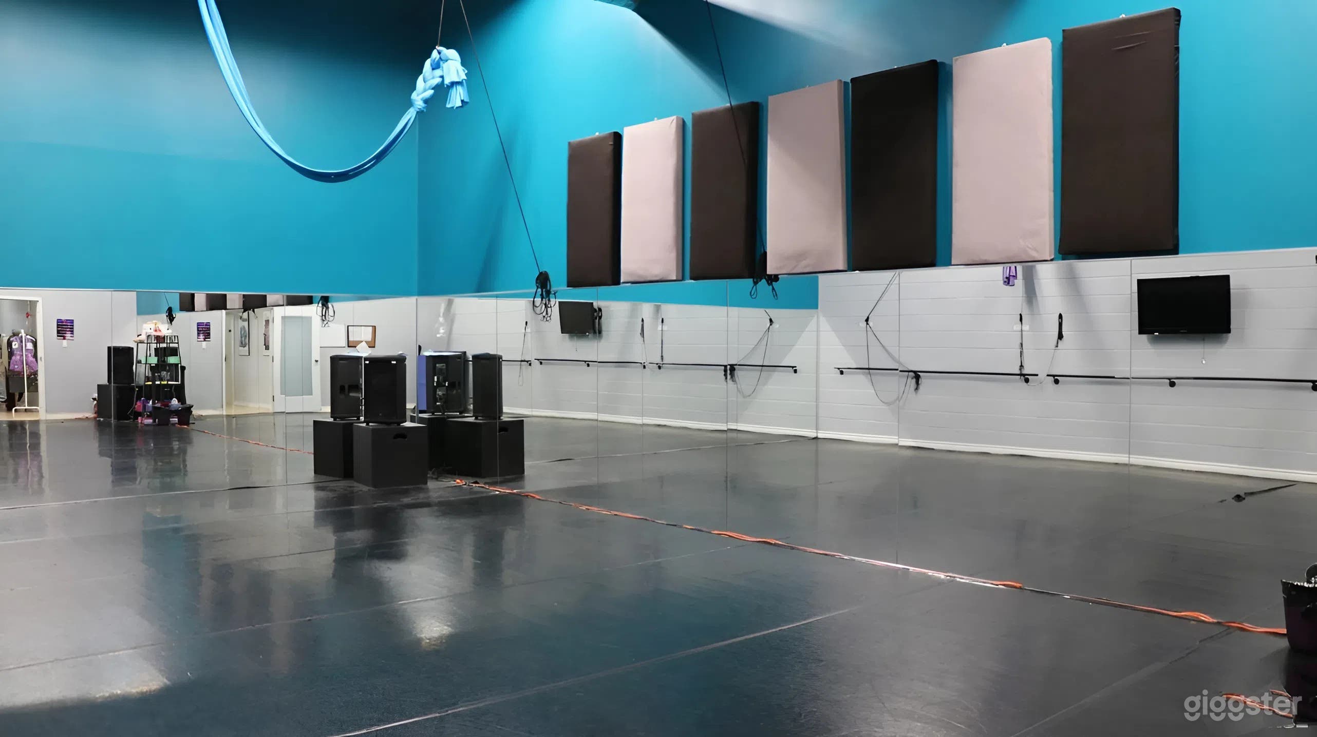 Cozy &amp; Versatile Dance Studio for Classes, Rehearsals, Event Photo 2