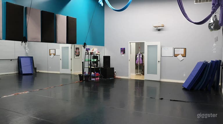  Cozy & Versatile Dance Studio for Classes, Rehearsals, Event 