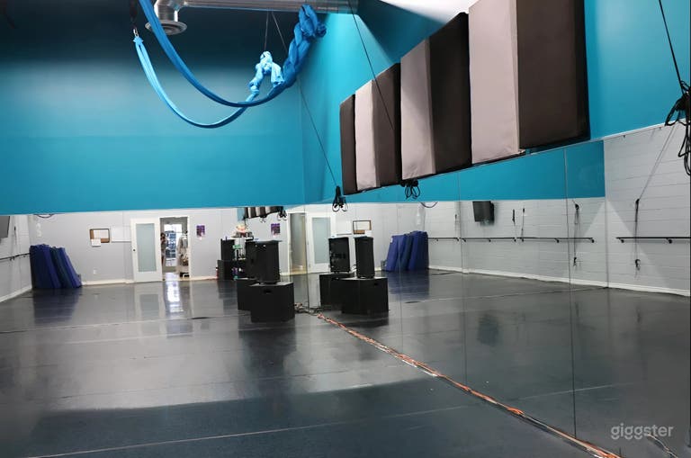  Cozy & Versatile Dance Studio for Classes, Rehearsals, Event 