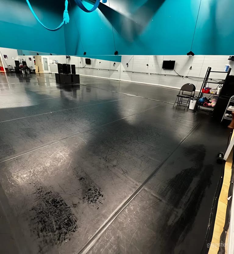  Cozy & Versatile Dance Studio for Classes, Rehearsals, Event 