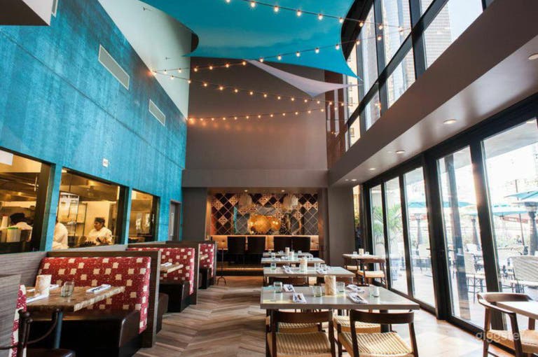  Restaurante mexicano vibrante en Bunker Hill 